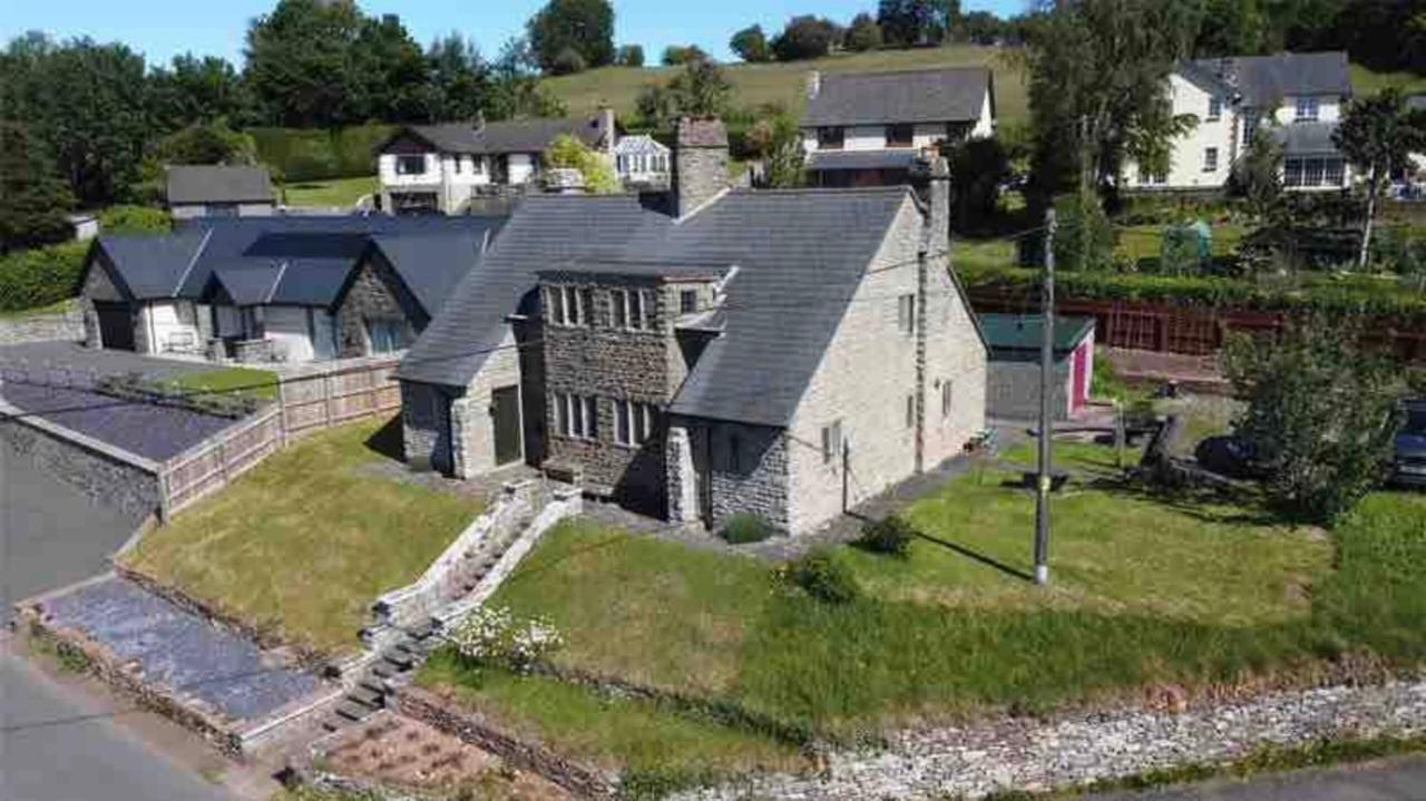 Cosy Arts & Crafts Cottage With Stunning Views ブレコン エクステリア 写真