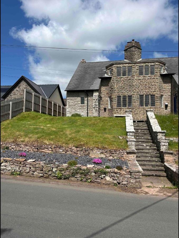 Cosy Arts & Crafts Cottage With Stunning Views ブレコン エクステリア 写真
