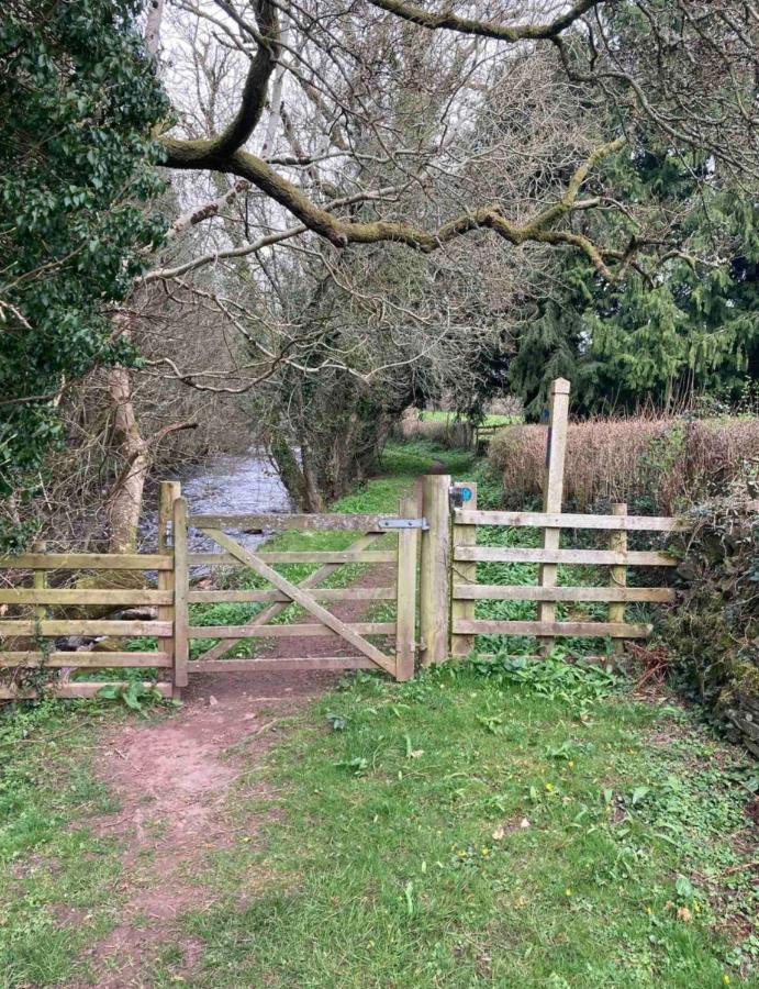 Cosy Arts & Crafts Cottage With Stunning Views ブレコン エクステリア 写真