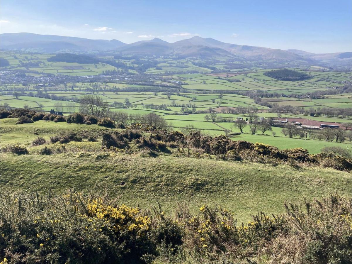 Cosy Arts & Crafts Cottage With Stunning Views ブレコン エクステリア 写真