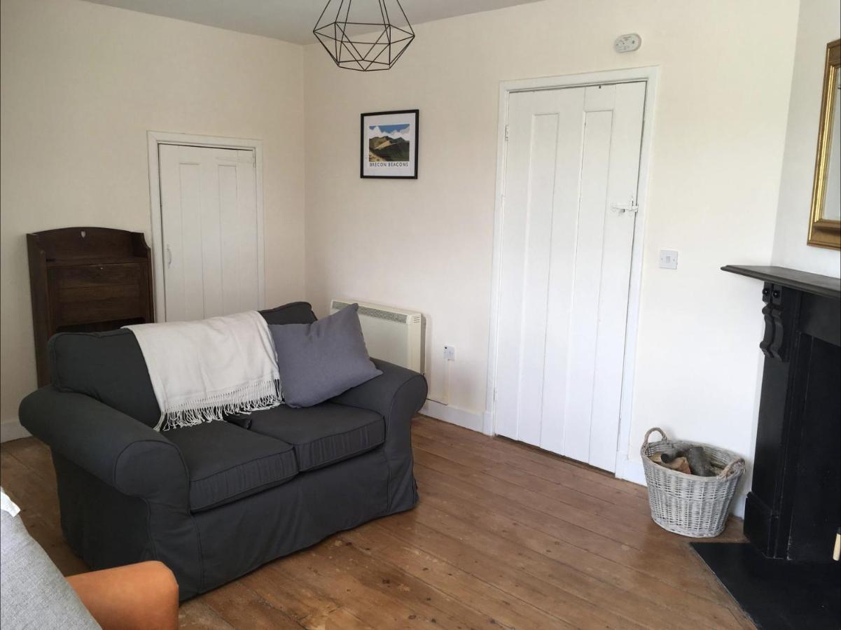 Cosy Arts & Crafts Cottage With Stunning Views ブレコン エクステリア 写真